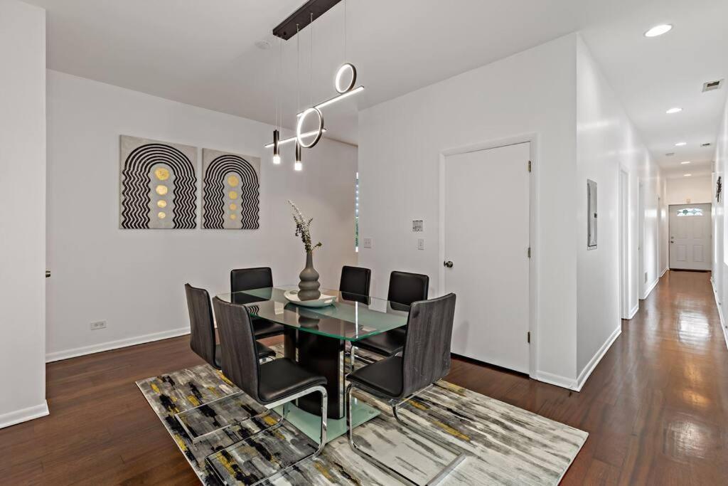 The Penthouse, Lux Stay Near Downtown, Uofc & Lake Чикаго Екстериор снимка